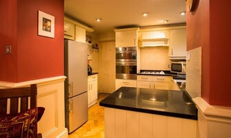 Refrigerador, lavavajillas, utensilios de cocina