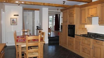 Fridge, dishwasher, cookware/dishes/utensils