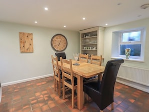 Cottage | Dining