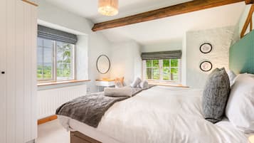4 bedrooms, individually decorated, individually furnished, free WiFi