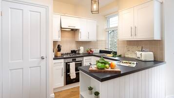 Fridge, dishwasher, cookware/dishes/utensils