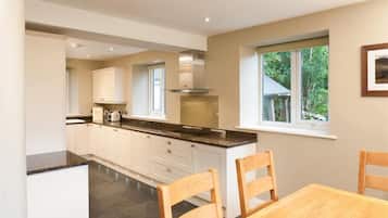 Fridge, dishwasher, cookware/dishes/utensils