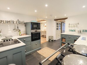 Cottage | Private kitchen | Fridge, dishwasher, cookware/dishes/utensils - Syke Cottage (Ambleside)
