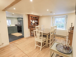 Cottage | Dining