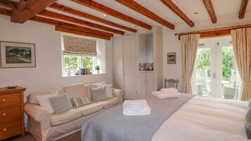3 bedrooms, individually decorated, individually furnished, free WiFi