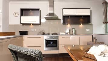 Fridge, dishwasher, cookware/dishes/utensils