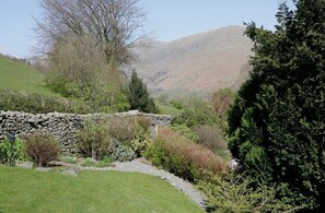 Property grounds - Butt Hill Cottage (Windermere)