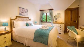 3 bedrooms, individually decorated, individually furnished, free WiFi