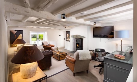 Interior. Underhowe