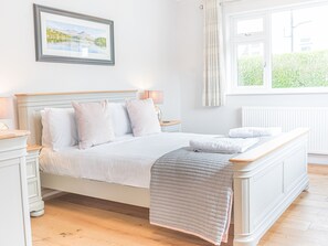 3 quartos, individualmente decorados, individualmente mobiliados