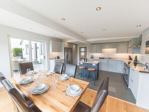 Réfrigérateur, lave-vaisselle