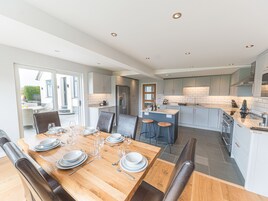 Fridge, dishwasher, cookware/dishes/utensils