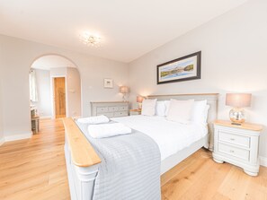 3 Schlafzimmer, individuell dekoriert, individuell eingerichtet