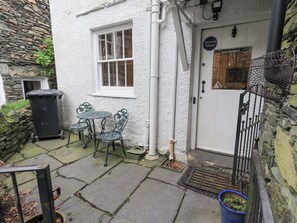 Outdoor dining - Springwell Cottage (Ambleside)