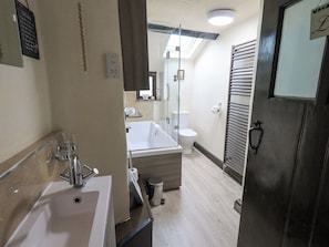Bathroom - Springwell Cottage (Ambleside)