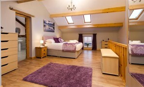 3 quartos, individualmente decorados, individualmente mobiliados