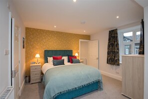 4 Schlafzimmer, individuell dekoriert, individuell eingerichtet