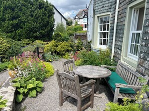 Cottage | Outdoor dining