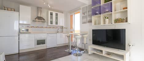 Fridge, microwave, oven, stovetop