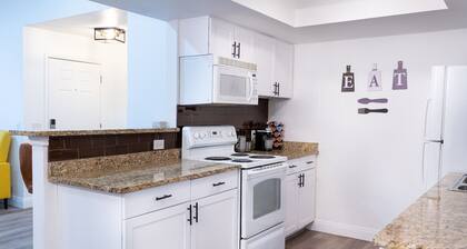 Next To Las Vegas Strip - 3 Bedrooms w/In door Fireplace