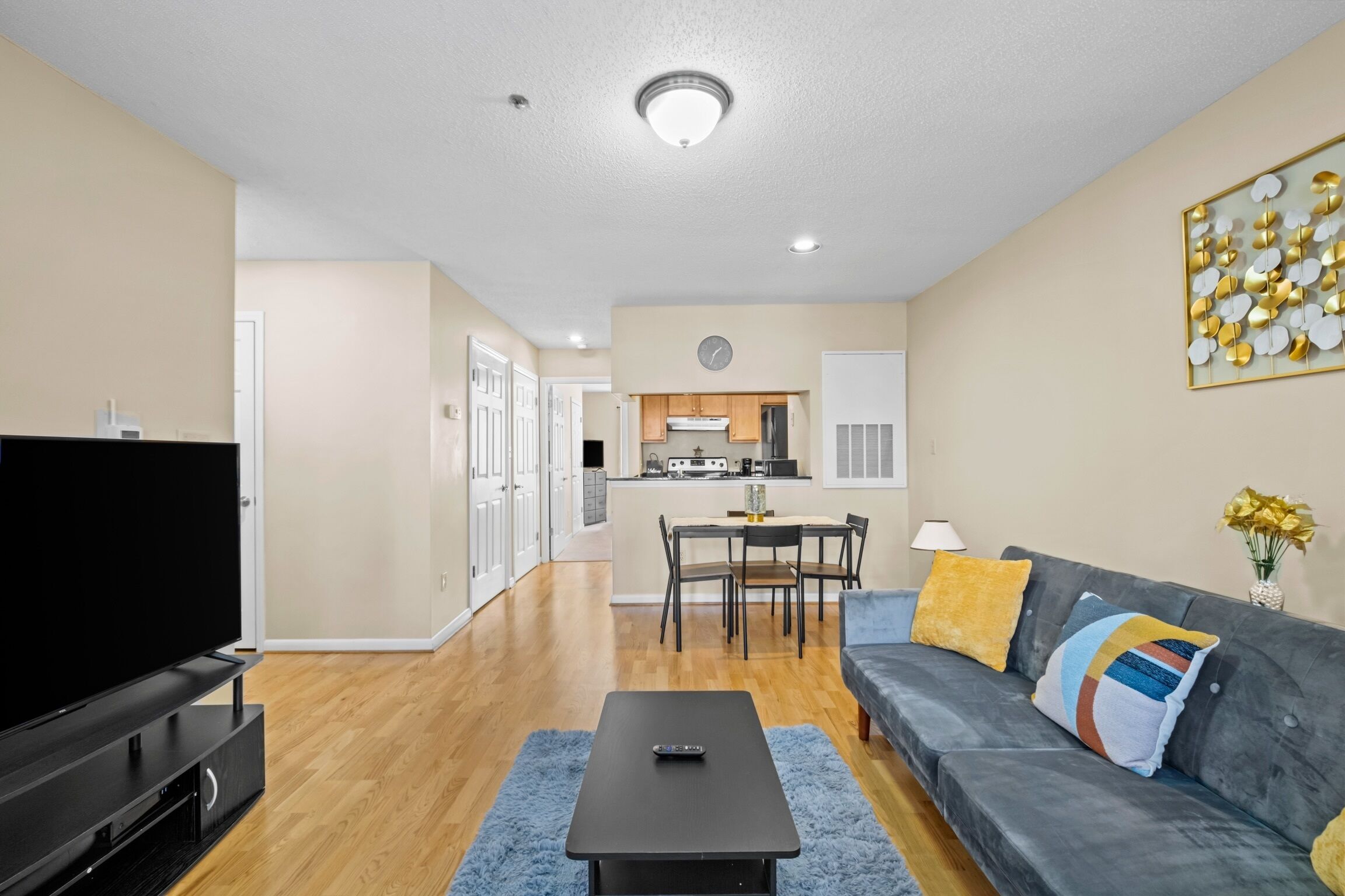 New Years Special - Quiet Condo For Extended Stays Near Restaurants & Shops