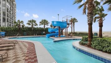 Piscine couverte, piscine extérieure