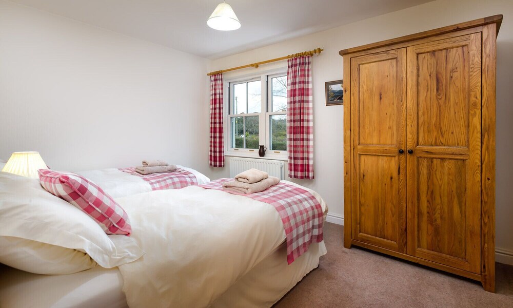 LOW LONGTHWAITE FARM, pet friendly, with a garden in Watermillock