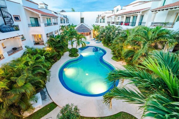 Outdoor pool, a heated pool