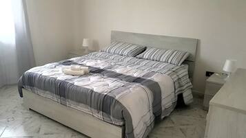 3 bedrooms, internet, bed sheets