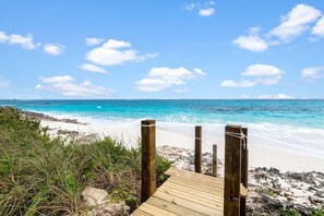 On the beach, sun-loungers, beach towels - Cozy two-bedroom two bathroom on white sandy beach (Exuma)