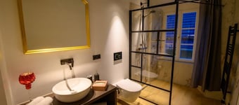 Apartment "Gasthof Alte Post - Top 2 Super 6" with Mountain View & Wi-Fi