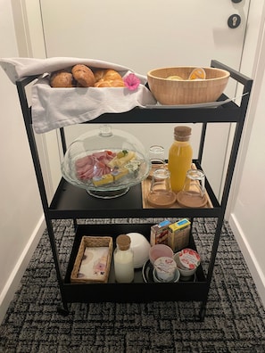 Petit déjeuner servi en supplément