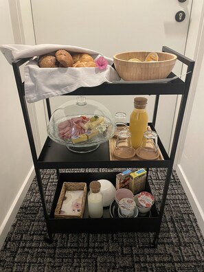 Petit déjeuner servi en supplément