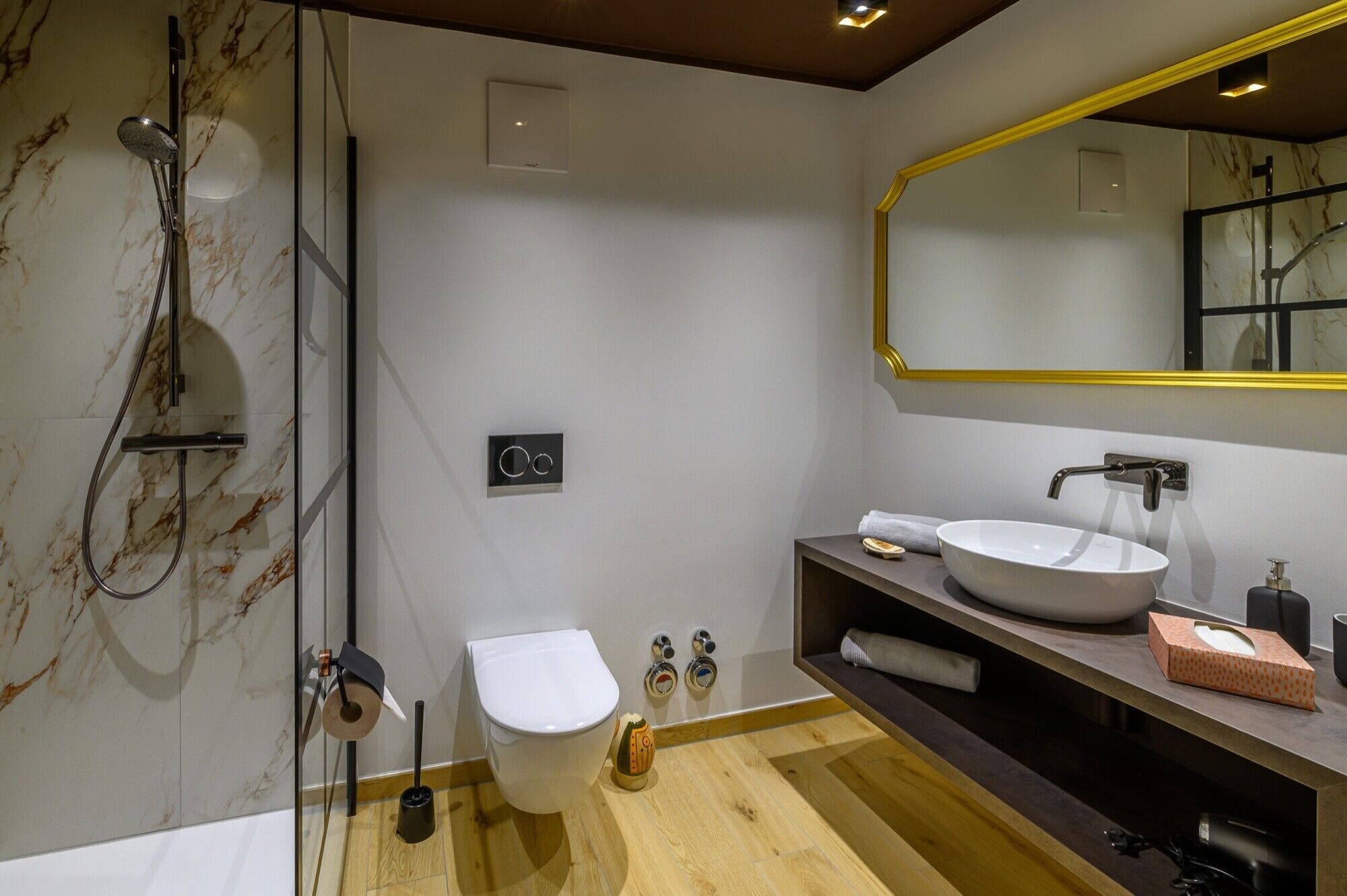 Dusche, Haartrockner, Handtücher