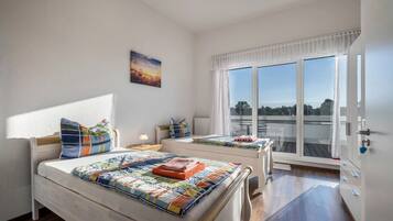 4 bedrooms, iron/ironing board, free WiFi, bed sheets