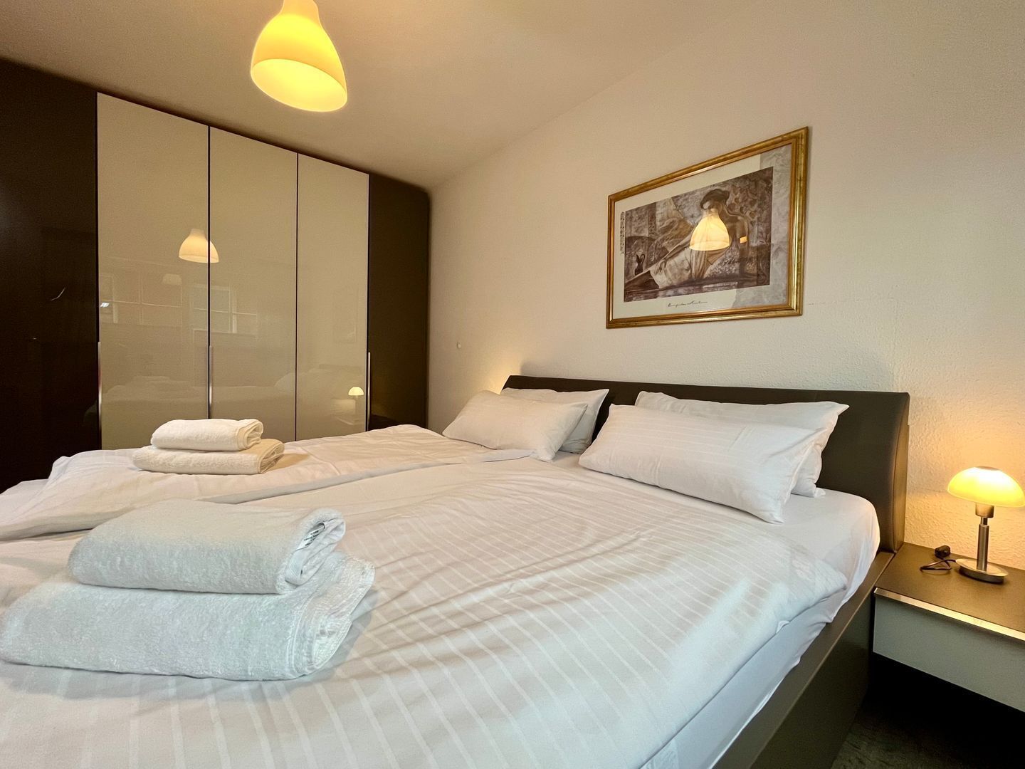 2 bedrooms, iron/ironing board, WiFi
