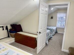 6 bedrooms, desk, free WiFi, bed sheets