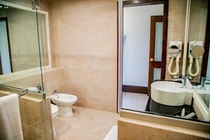 Towels, soap, shampoo, toilet paper - Saffron D'or Hotels Lahore (Lahore)