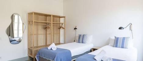 3 Schlafzimmer, Zimmersafe, Schreibtisch, BĂŒgeleisen/BĂŒgelbrett