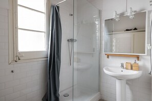 Shower, hair dryer, towels, shampoo