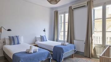 3 makuuhuonetta, työpöytä, Wi-Fi, vuodevaatteet