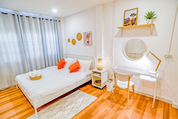 3 habitaciones, caja de seguridad en la habitación y escritorio 