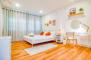 3 bedrooms, in-room safe, desk, iron/ironing board