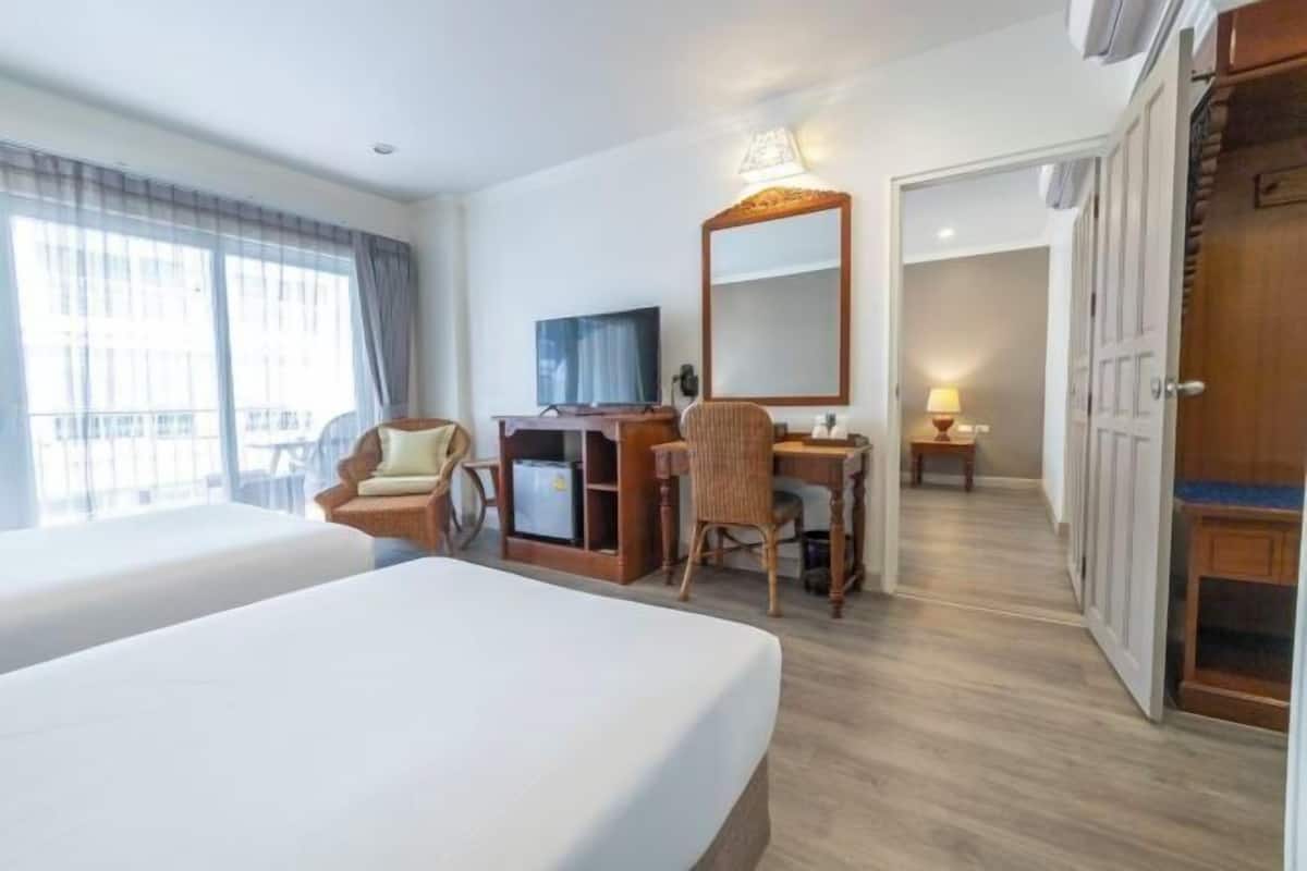 In-room safe, desk, soundproofing, WiFi (free)