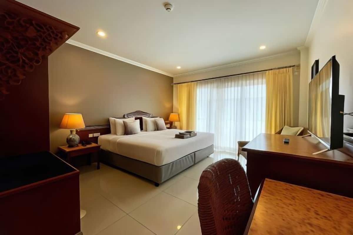 In-room safe, desk, soundproofing, WiFi (free)