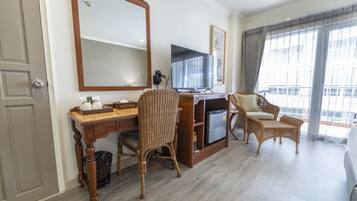 Deluxe Room, 2 Bedrooms, Connecting Rooms | In-room safe, individually decorated, individually furnished, desk