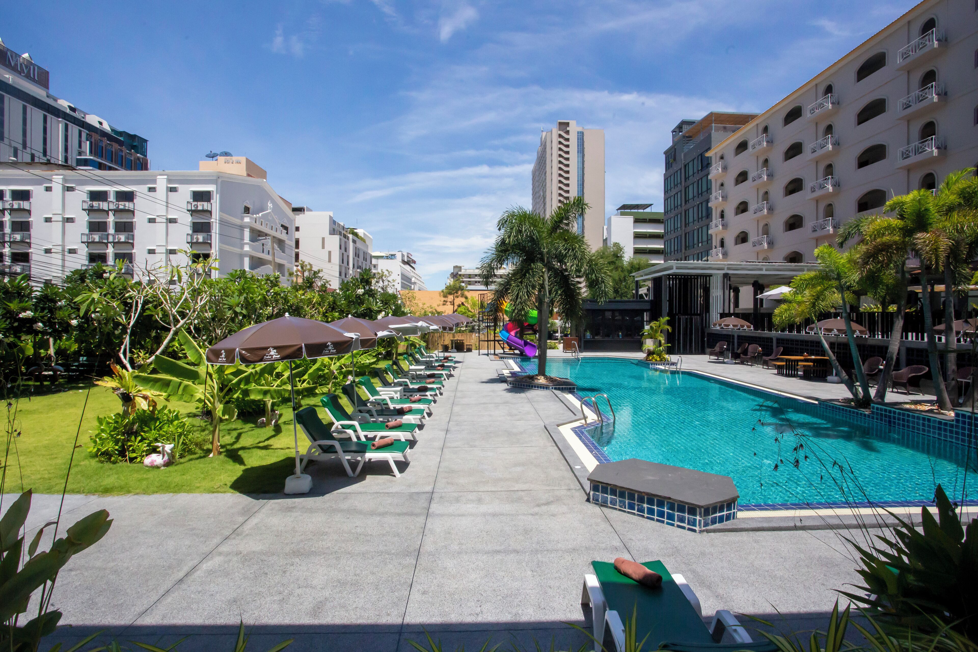 2 piscinas al aire libre