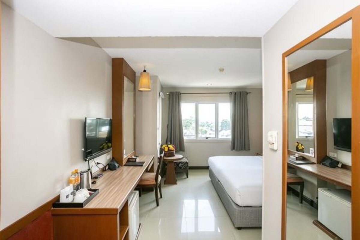 In-room safe, desk, soundproofing, WiFi (free)
