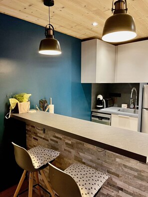 Kühlschrank, Mikrowelle, Ofen, Geschirrspüler