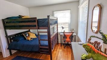 3 bedrooms, desk, free WiFi, bed sheets